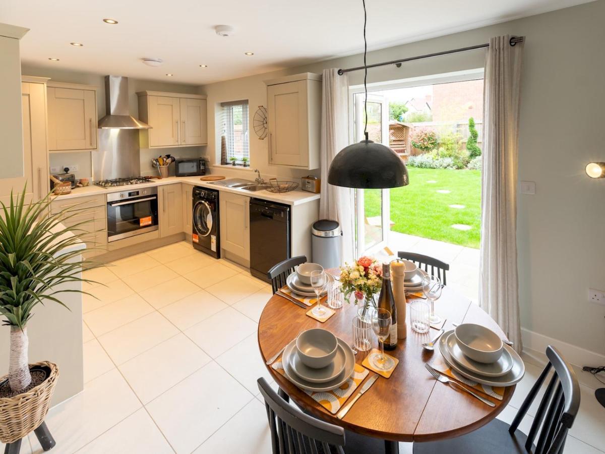 Pass The Keys Contemporary 2 Bedroom Home ลุดโลว์ ภายนอก รูปภาพ