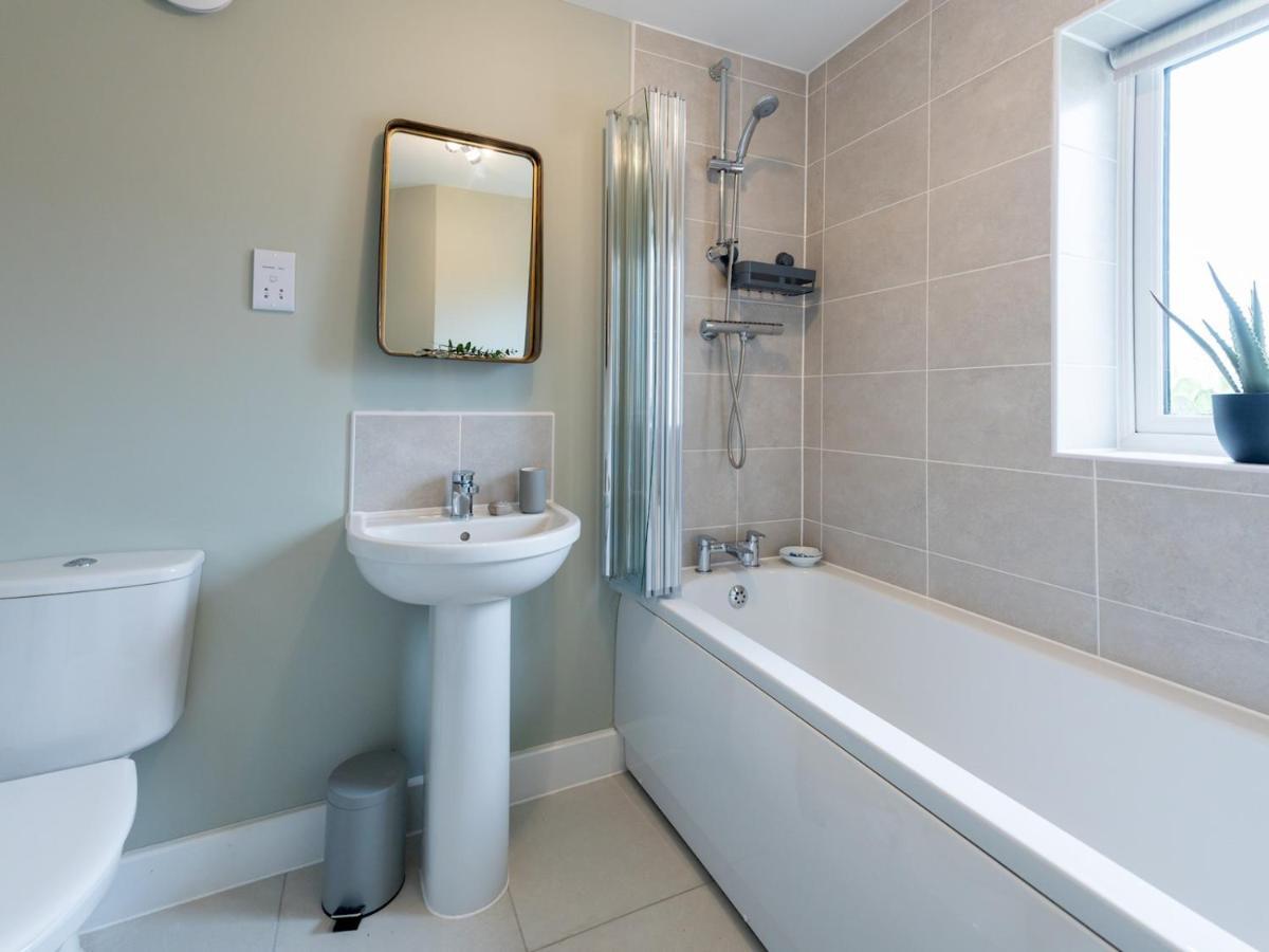 Pass The Keys Contemporary 2 Bedroom Home ลุดโลว์ ภายนอก รูปภาพ