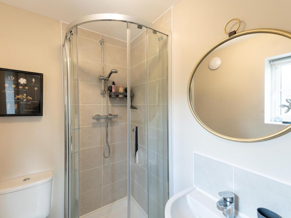 Pass The Keys Contemporary 2 Bedroom Home ลุดโลว์ ภายนอก รูปภาพ